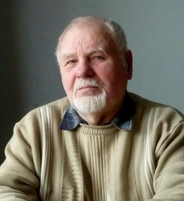 Лев Никанорович Постников 27.08.1939 – 15.03.2021 – скульптор, член СХ России, преподаватель Железногорского художественного колледжа им. А.А. Дейнеки. 